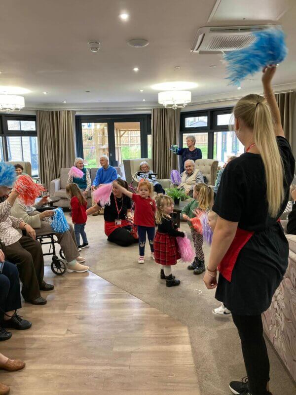 Little Rainbows Nursery visit to Mayfield Care home